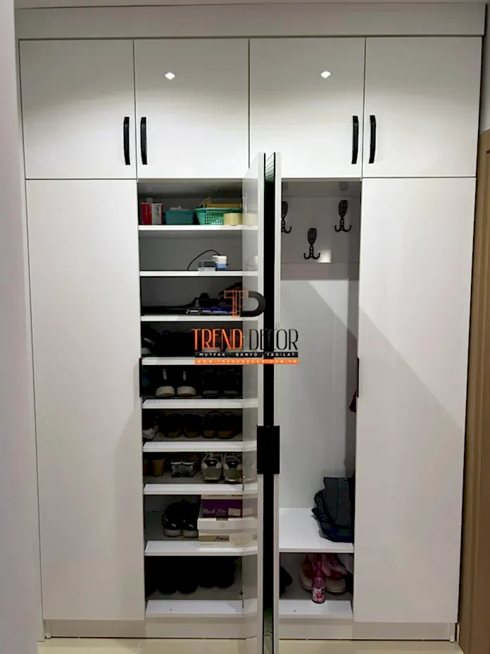 Akrilik Beyaz Portmanto (1)